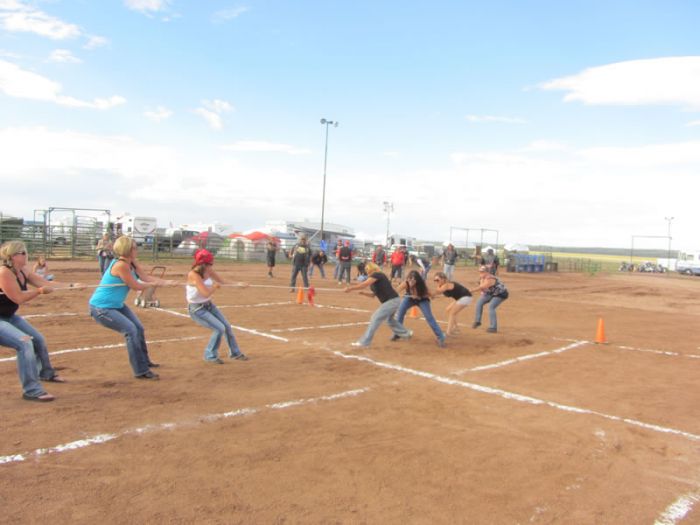 Girls Tug A War