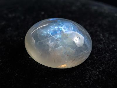 Moonstone Engagement Rings: A Chic Alternative to Diamonds